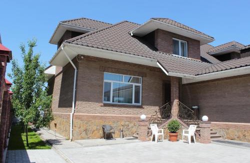 Zarichnyi District Hotel | Hotel Barin House готель с бомбосховищем