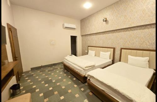 Varanasi Hotel | HOTEL C-D-P NARAYANA - Peaceful & Comfortable Stay Near Kashi Vishwanath Temple