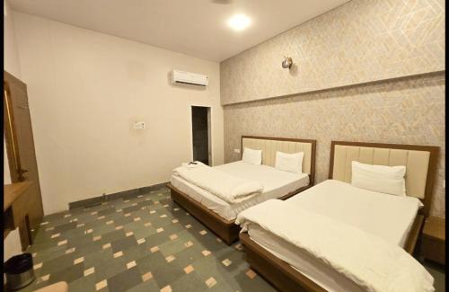 Varanasi Hotel | HOTEL C-D-P NARAYANA - Peaceful & Comfortable Stay Near Kashi Vishwanath Temple