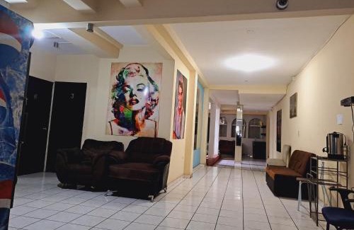 San Salvador House | Hotel cielo azul