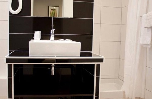 Quartier de la Folie-Mericourt Hotel | Hotel Cosmos