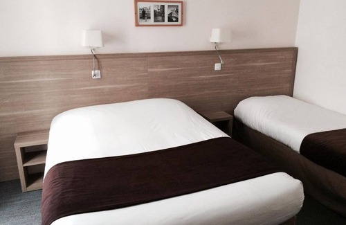 Quartier de la Folie-Mericourt Hotel | Hotel Cosmos