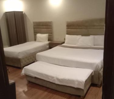 Lahore Hotel | HOTEL DAY IN Empouriem