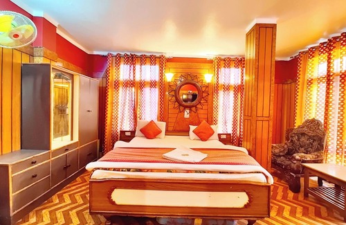 Mallital Hotel | Hotel Deluxe Ankur Lake View Nainital