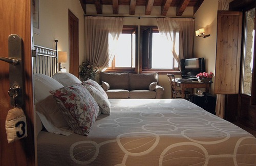 Sant Feliu de Pallerols Hotel | HOTEL TO RELAX AND ENJOY NATURE AND WITH YOUR PETS