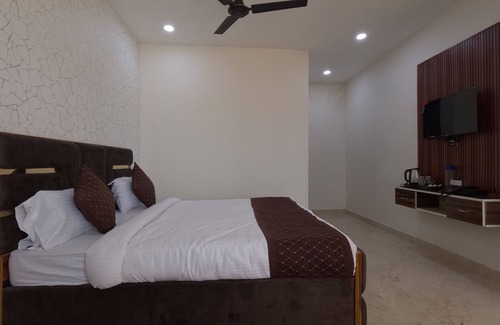 Varanasi Hotel | Hotel Ganges Palace