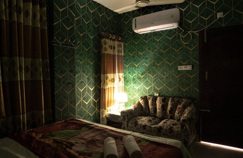 Dhaka House | Hotel Green Garden - Double Room -AC
