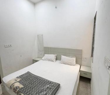 Mathura House | Hotel green valley