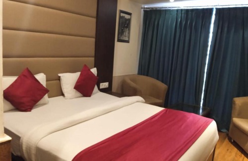 The Mall Road Hotel | Hotel Himshri Mussoorie by Travellers Den