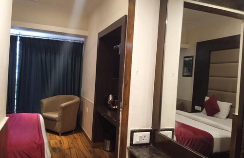 The Mall Road Hotel | Hotel Himshri Mussoorie by Travellers Den