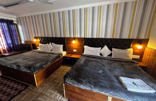 Bhagsu Nag Hotel | Hotel Honey N Spice