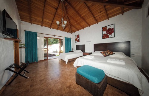 Puerto Villamil Hotel | Hotel Isamar Galapagos Beachfront