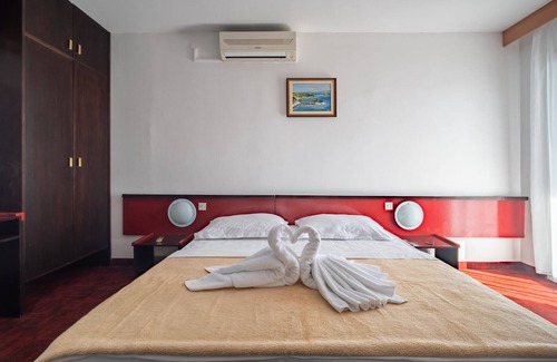 Cove Rogacic House | Hotel Issa - Double Room Park View 42