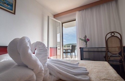 Cove Rogacic House | Hotel Issa - Double Room Park View 41