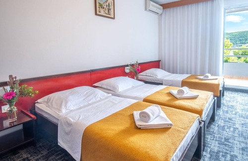 Cove Rogacic House | Hotel Issa - Triple Room Sea View 8
