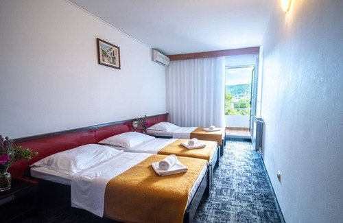 Cove Rogacic House | Hotel Issa - Triple Room Sea View 12