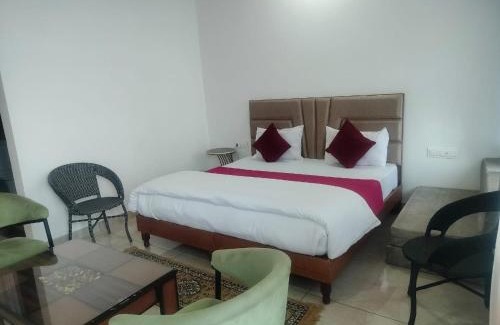 Kasauli Hotel | Hotel Kasauli Peak View - Family and Group Stay Apartments