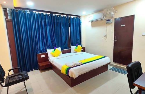 Varanasi Hotel | Hotel Kashi Grand Varanasi