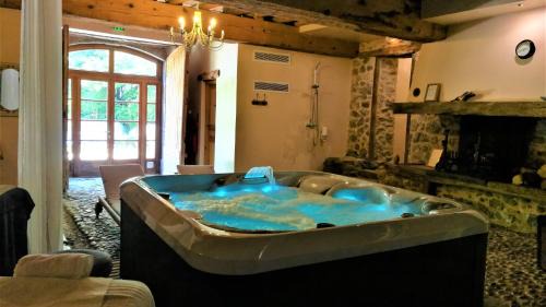 Saint-Girons Hotel | Hotel Logis - Chateau de Beauregard