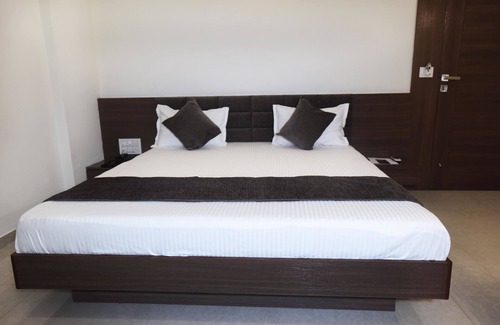 Changodar Hotel | Hotel Luxura