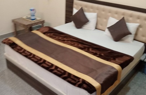 Mahipalpur Hotel | Hotel Moon Light Bhimtal