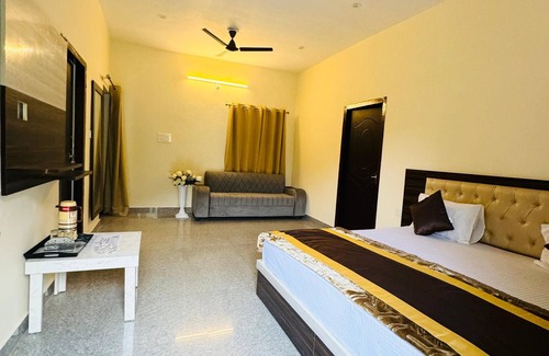 Mahipalpur Hotel | Hotel Moon Light Bhimtal