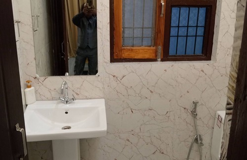Mahipalpur Hotel | Hotel Moon Light Bhimtal