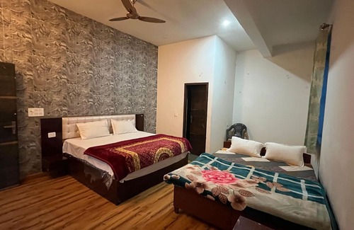Govardhan Hotel | Hotel Murliwala Gopala