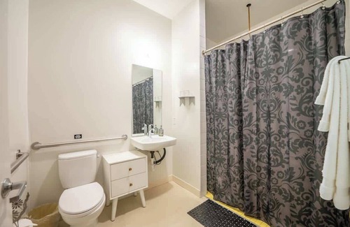 Logan Heights Hotel | Hotel Narcissus - Room 1