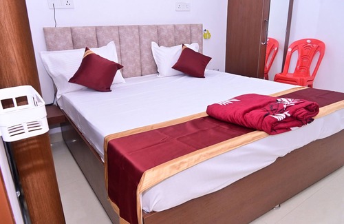 Misrikh Hotel | HOTEL NEELKANTH PALACE