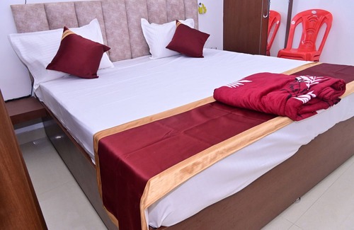 Misrikh Hotel | HOTEL NEELKANTH PALACE