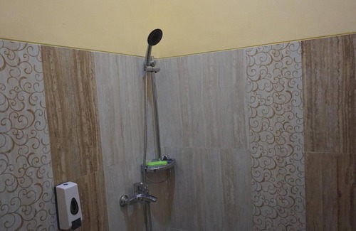 Jember Hotel | Hotel O Anasya Homestay