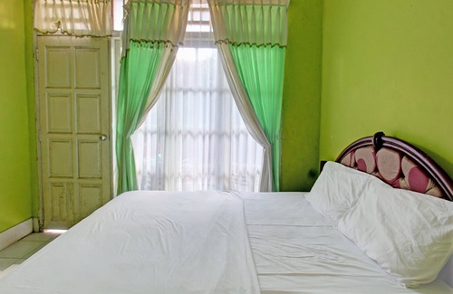 Praya Hotel | Hotel O Dienda Hayu Near Alun Alun Tastura