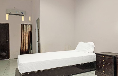 Jeneponto Hotel | Hotel O Penginapan Radja Jeneponto