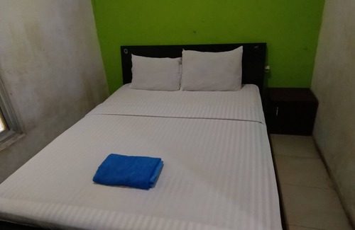 Makassar Hotel | Hotel O Wisma Parakita Syariah Near RS Faisal Patalasang