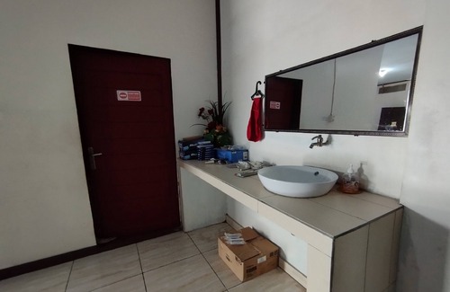 Palangkaraya Hotel | Hotel O Wisma Pundu Syariah Near Kantor Camat Kota Besi