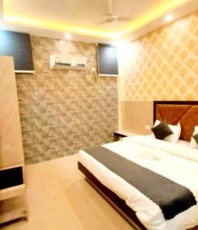 Varanasi House | HOTEL PRAKASH RESIDENCY NEAR KASHI VISHWANATH TEMPLE - Full AC ROOMS