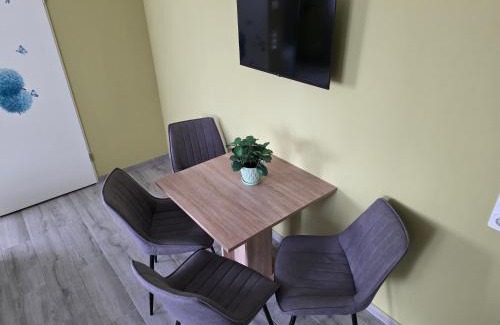 Mitte House | Hotel Prime Living Apartments Küche Netflix