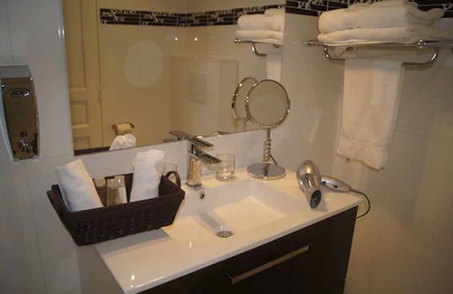 Pigalle Hotel | Hotel Regina Montmartre