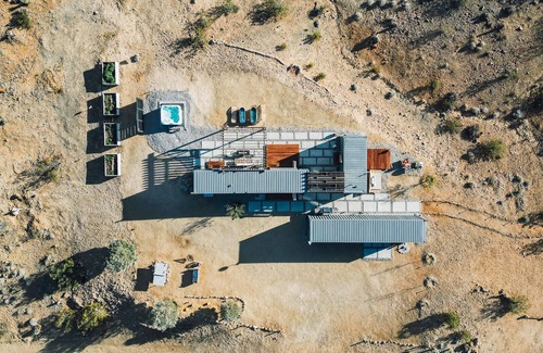 Joshua Tree House | Hotel Reset prototype. 9 secluded acres.Art Gallery.Dark Skies.Hot tub. Aliens.