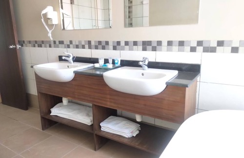 Nairobi West Hotel | Hotel Rio