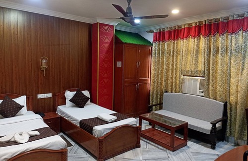 Varanasi Hotel | HOTEL RIZ VARANASI