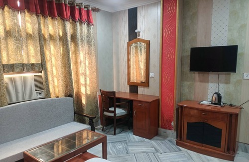 Varanasi Hotel | HOTEL RIZ VARANASI