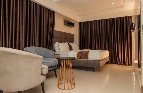 Oshodi-Isolo Hotel | Hotel Romeneo