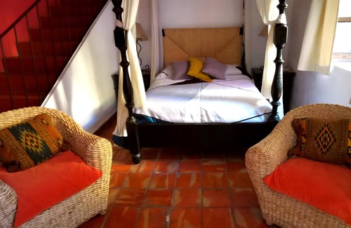 Guadalajara Bed & Breakfast | Hotel Rosa Morada
