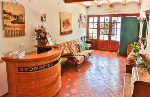 Castell de Castells Hotel | Hotel Rural Serrella