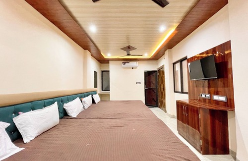 Ujjain Hotel | Hotel Satyam Palace - near Temple