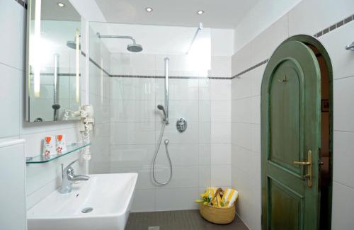 Poertschach am Woerthersee Hotel | Hotel Schloss Leonstain