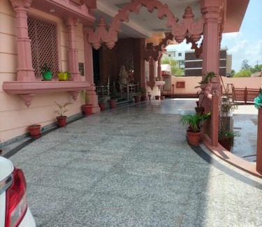 Vrindavan Hotel | Hotel Seth Murlidhar Seva Sadan-Near Prem Mandir