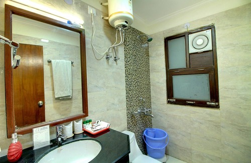 DLF Phase 3 Hotel | Hotel Staayz Premium